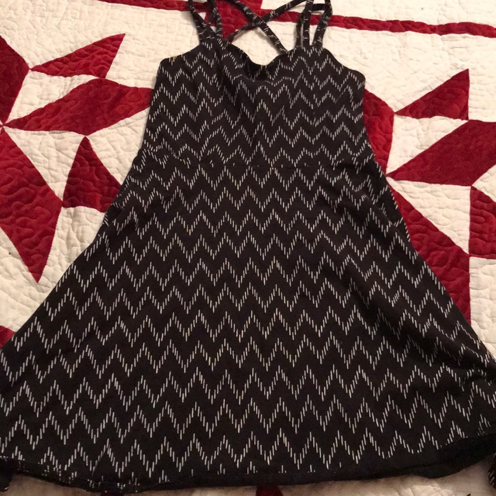 Shorter dress with a cool pattern 😏